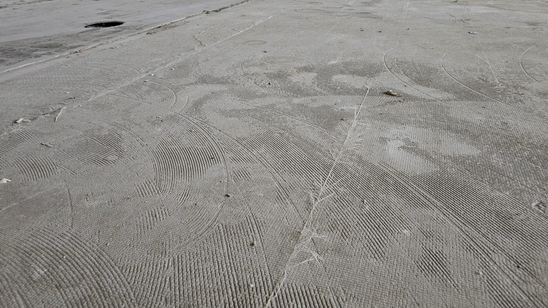 Effiziente Bodensanierung eines Bürogebäudes in Düsseldorf 3 20250106 102659 Kopie scaled