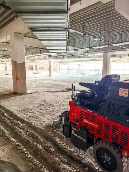 Aufsitzstripper mieten – ride-on Akku 2 Aufsitz-Bodenbelagentferner im Möbelhaus