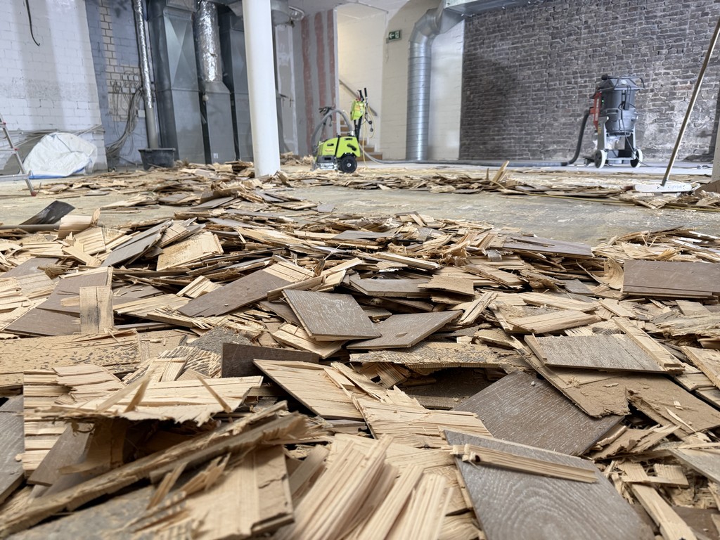 Verklebtes Parkett entfernen mit Parkettentferner-Set